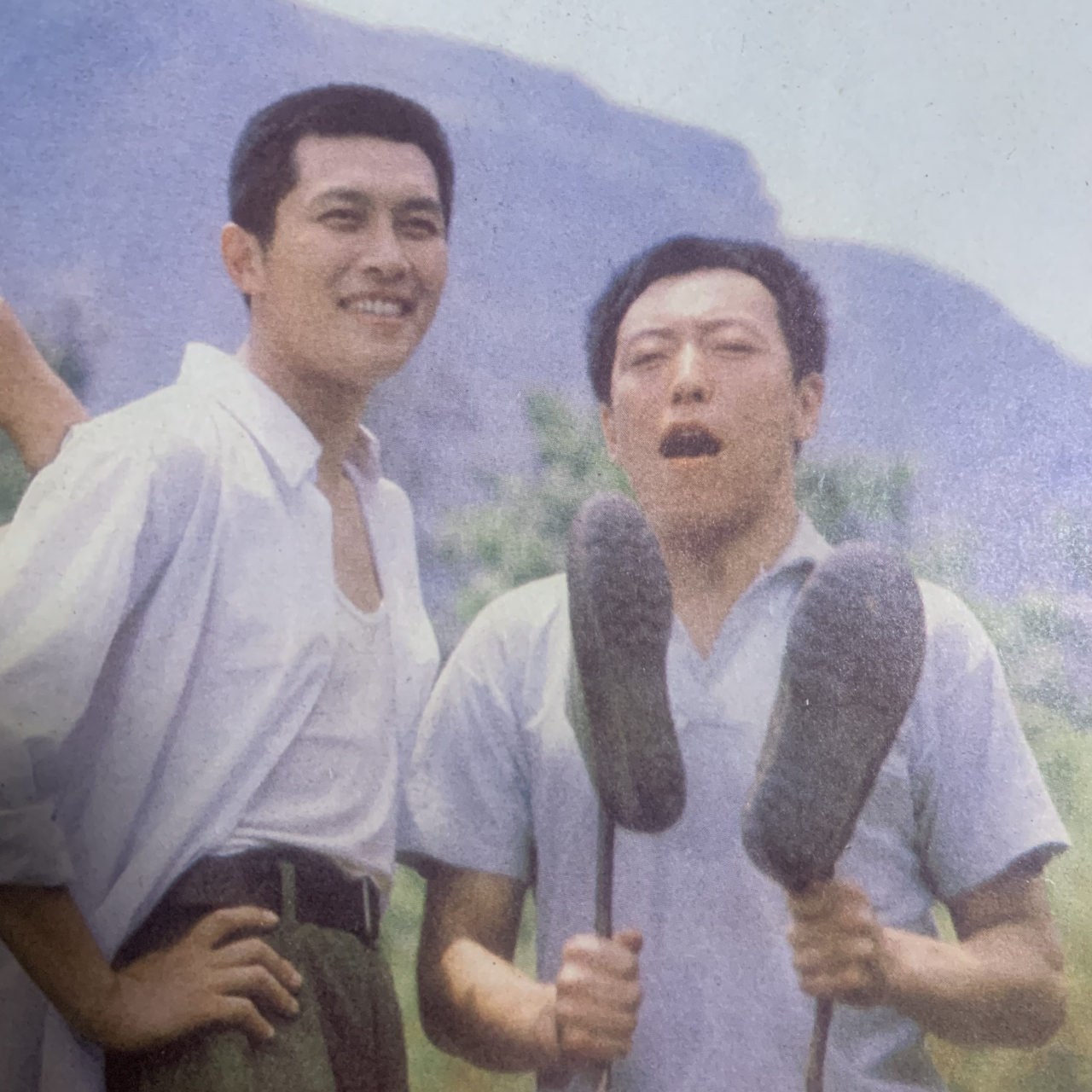 1984年,唐国强和倪大红在一起,倪大红当时比唐国强看起来年轻,后来长