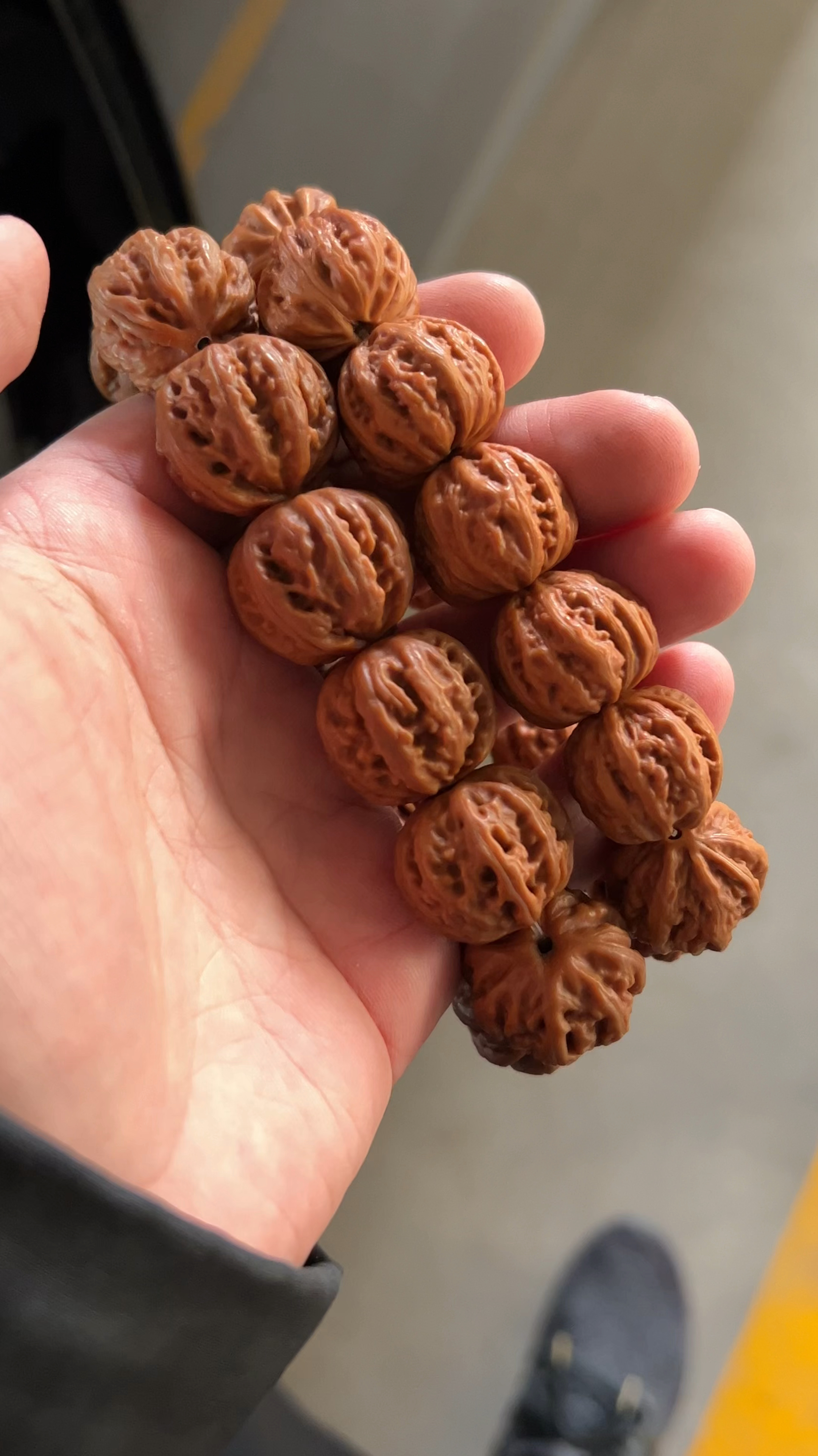 京八棱小核桃得盘粗筋的,不信你看这包浆-度小视