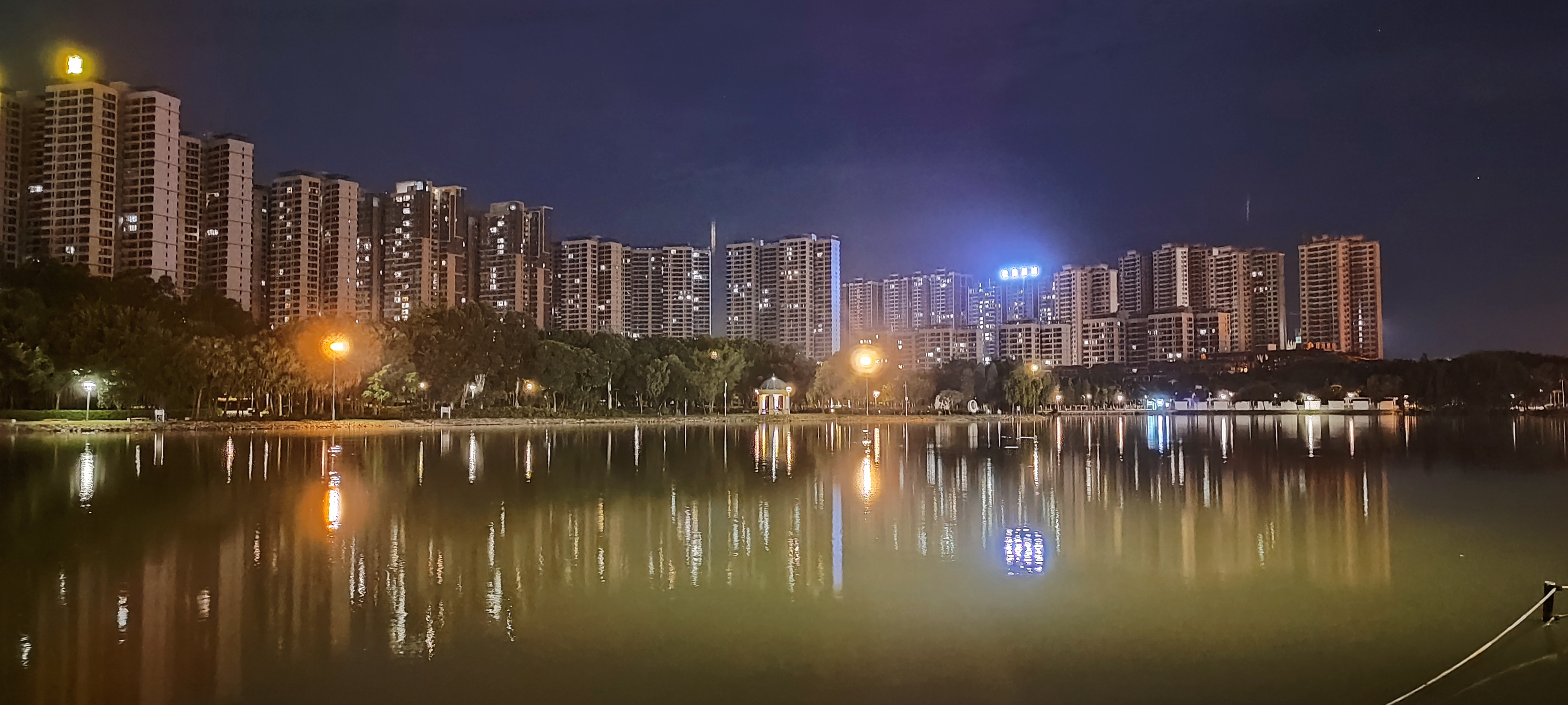 鹤山公园的夜景