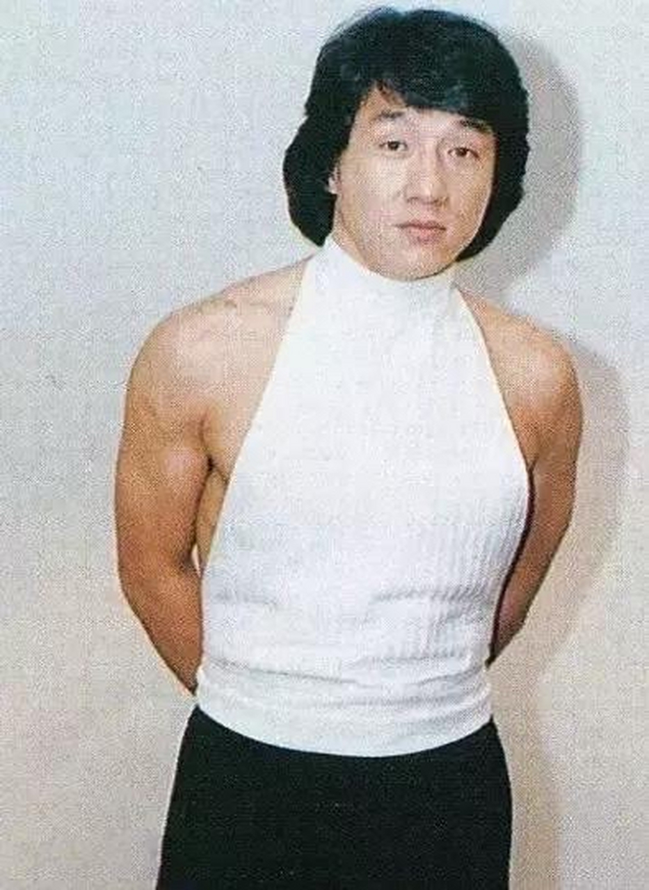 早在几十年前成龙大哥就开始穿女装了