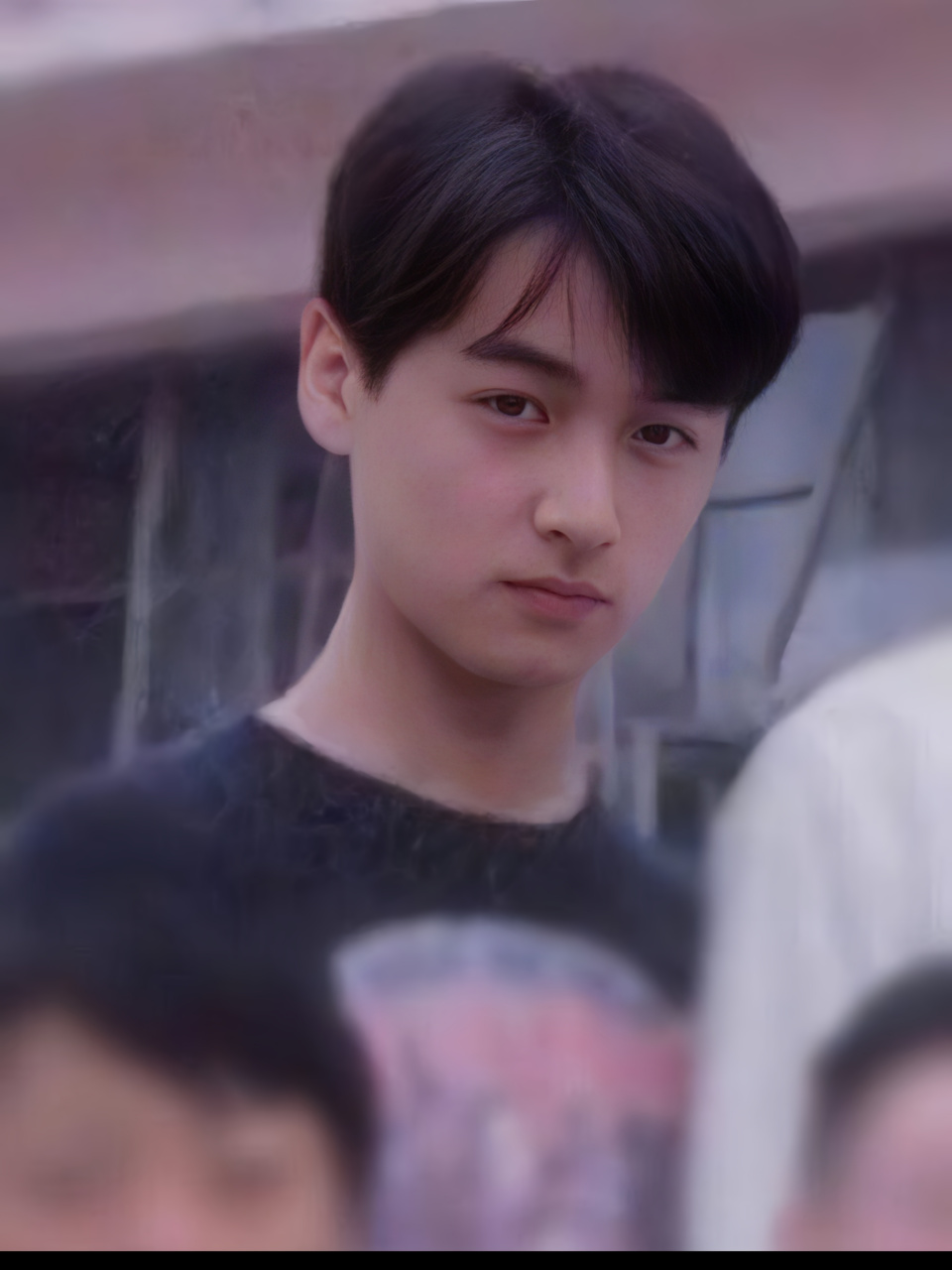 胡歌的确是一个从小就很帅气的男神.