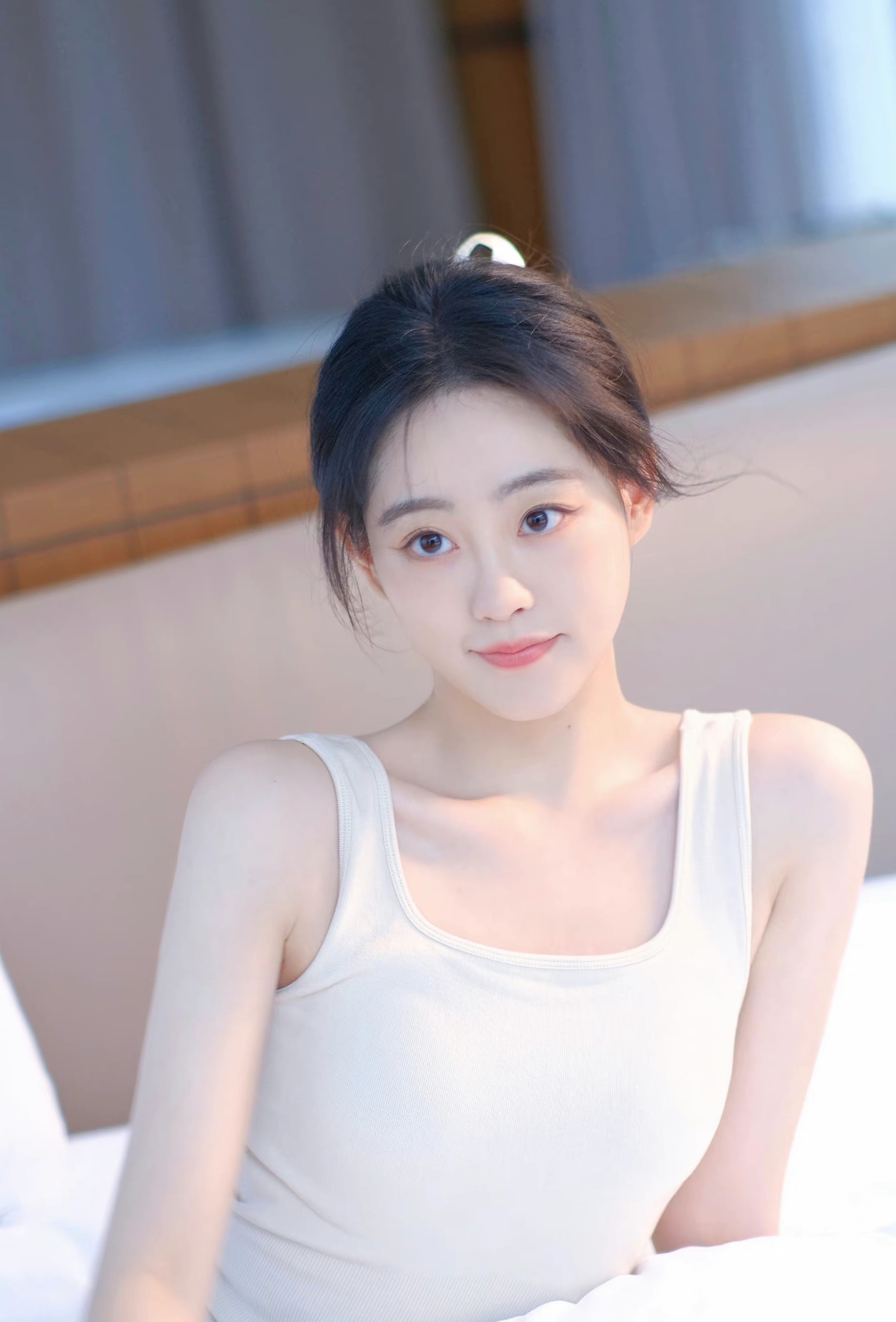 甜甜的大眼萌妹子祝绪丹!