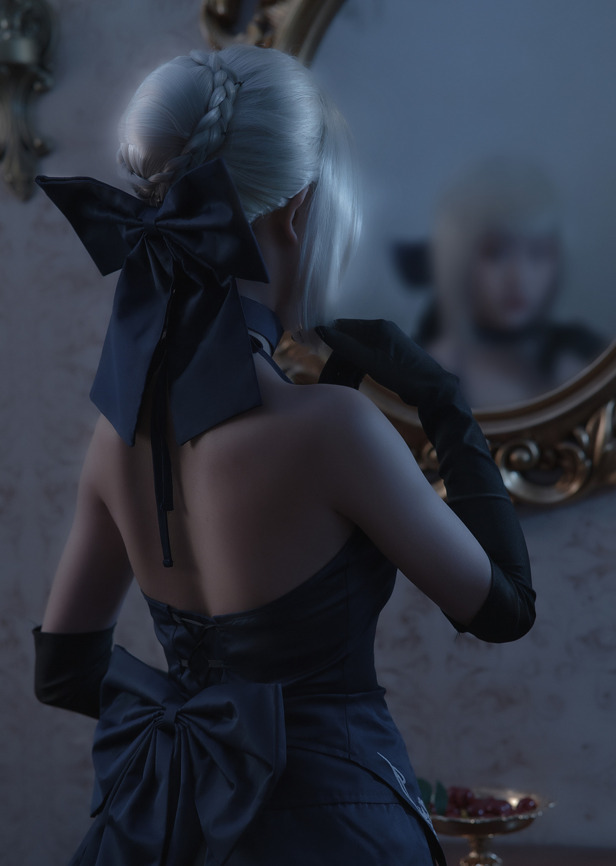 黑呆cos,她的这个坐姿配上过膝"黑丝"和高跟鞋,霸气不失妩媚