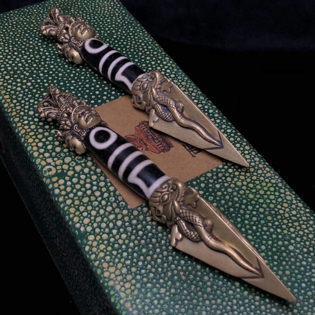 藏区回流老料一对天地天珠金刚杵 尺寸约:152*15毫米 重量274.