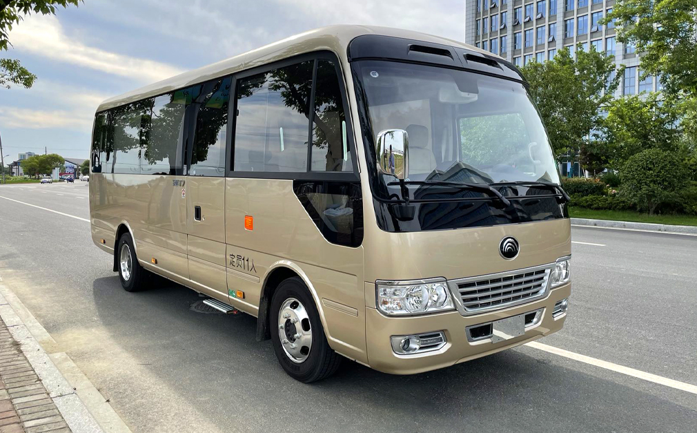 宇通18座公务版改装