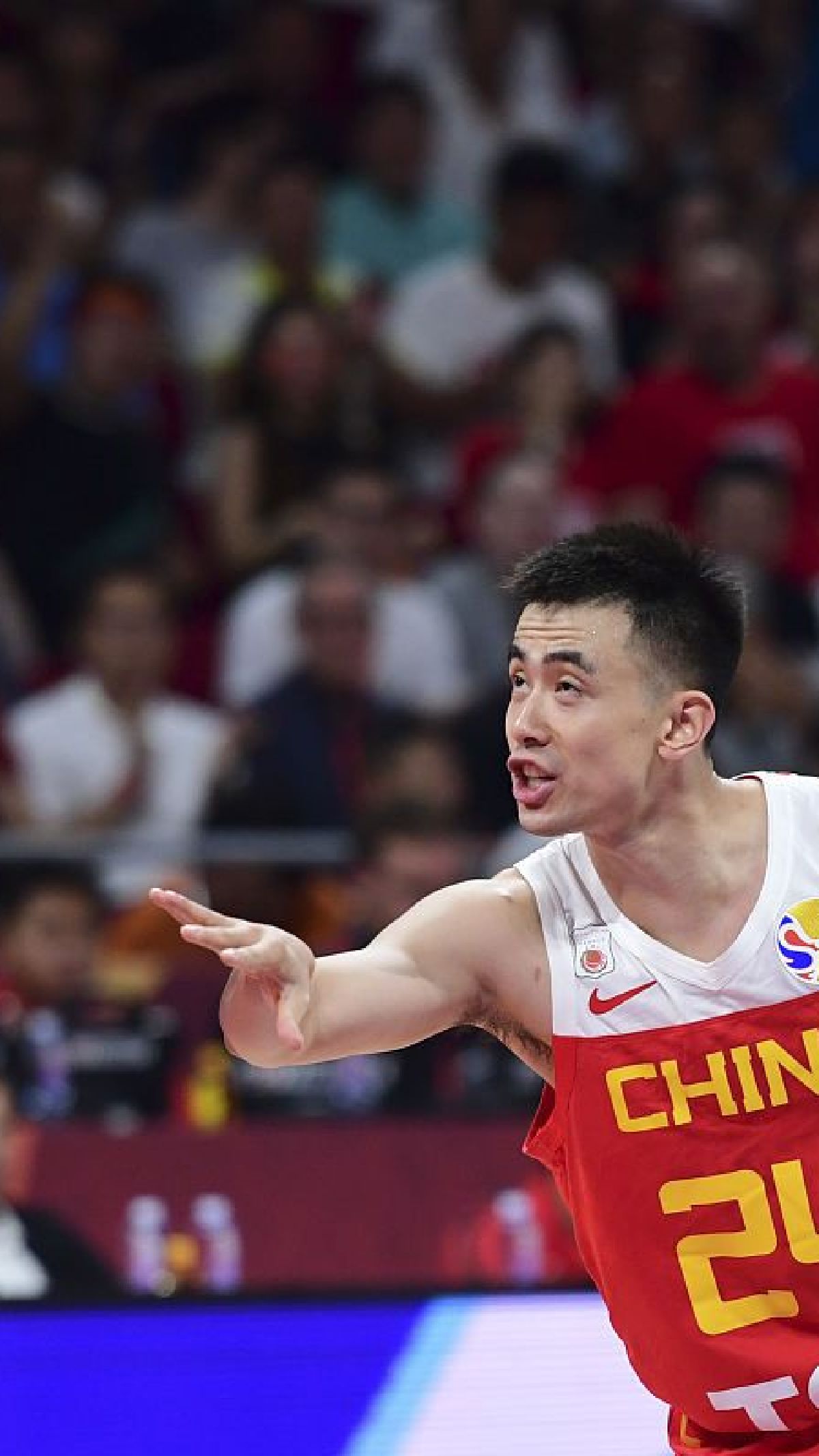 赵继伟在节目谈到19年世界杯周琦的边线球失误