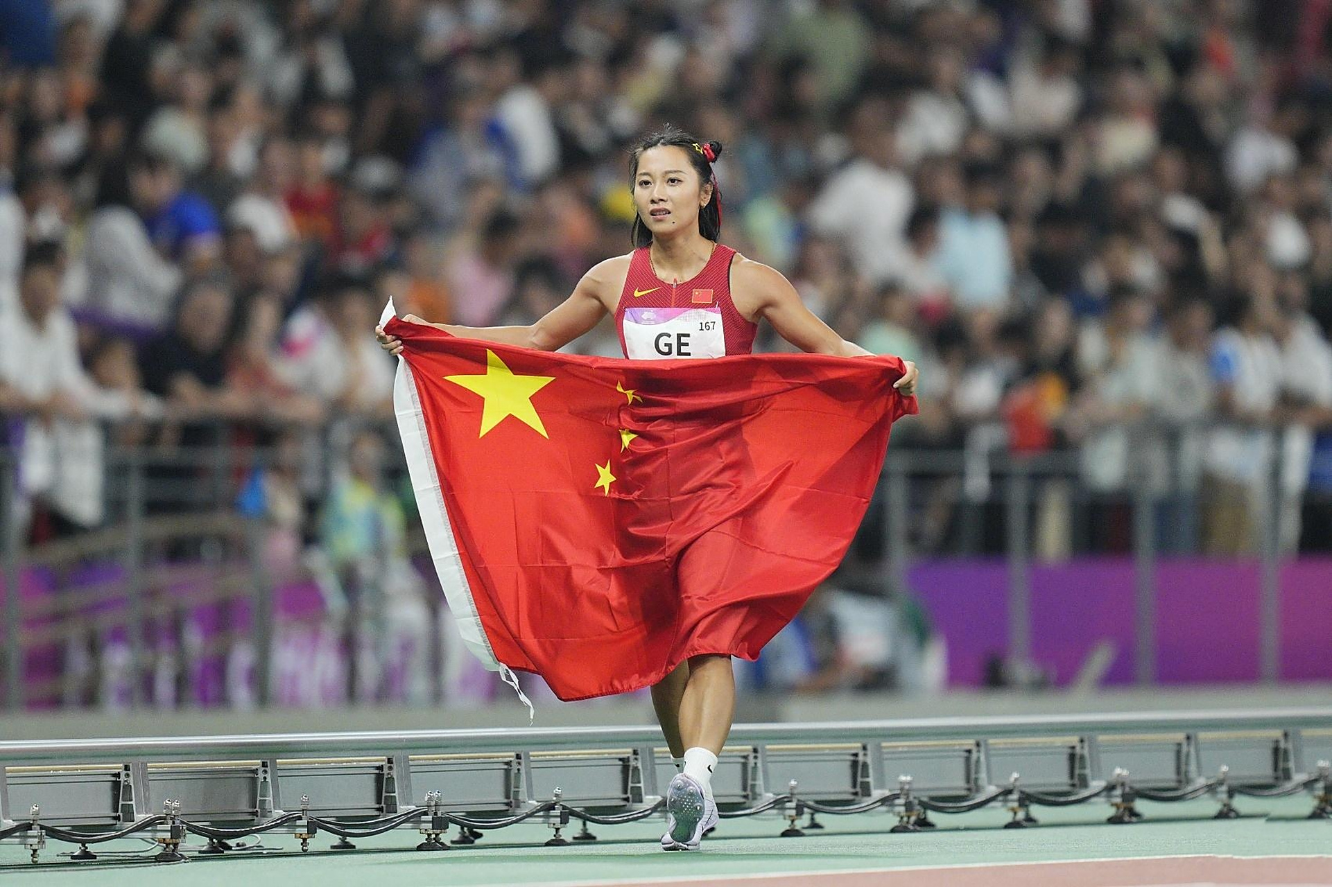 杭州亚运会,女子100米决赛,中国选手葛曼棋,韦永丽出战.