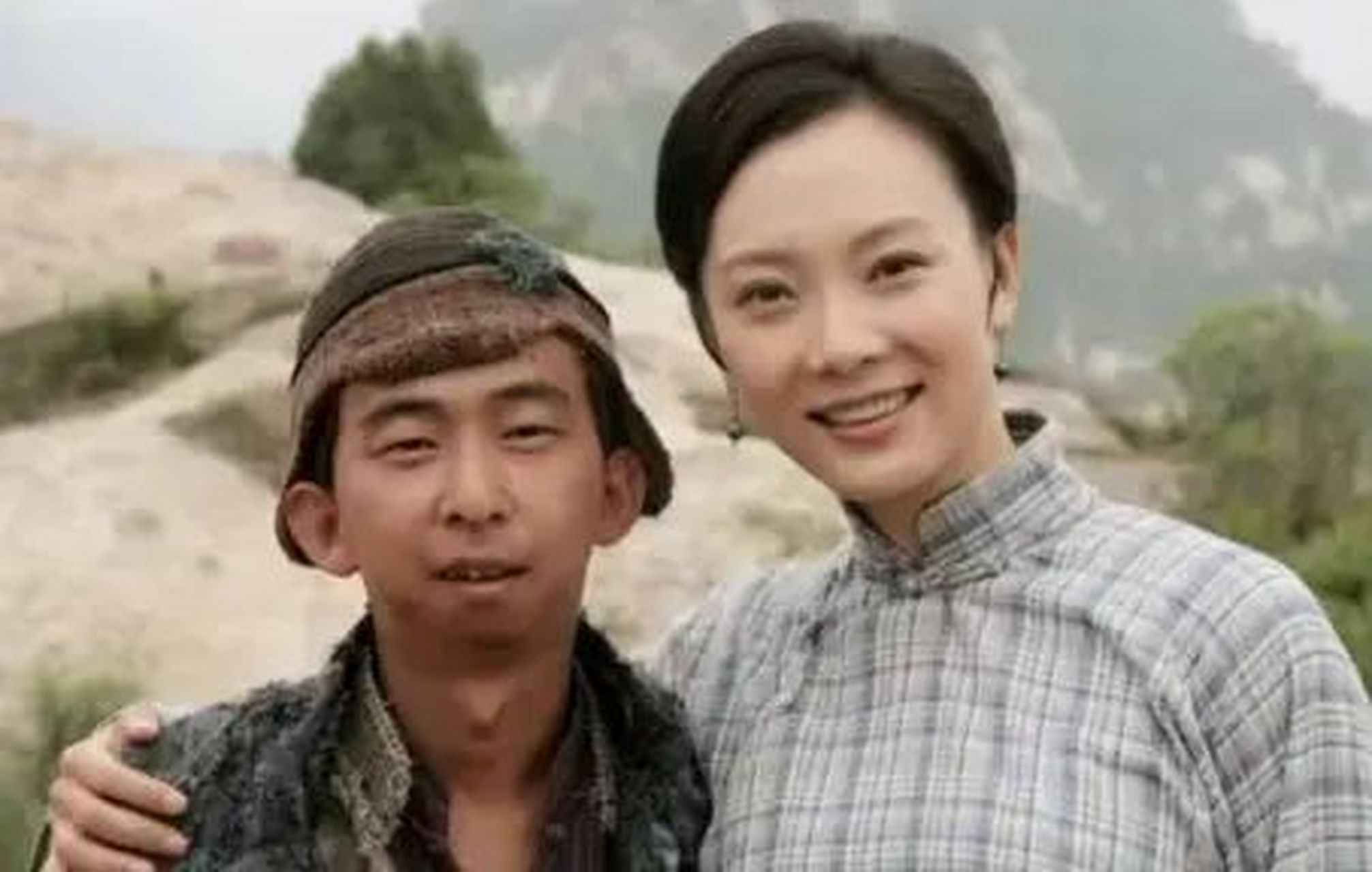 10亿身家的41岁导演巨兴茂和妻子大婚,让人十分不解的是妻子貌美如花