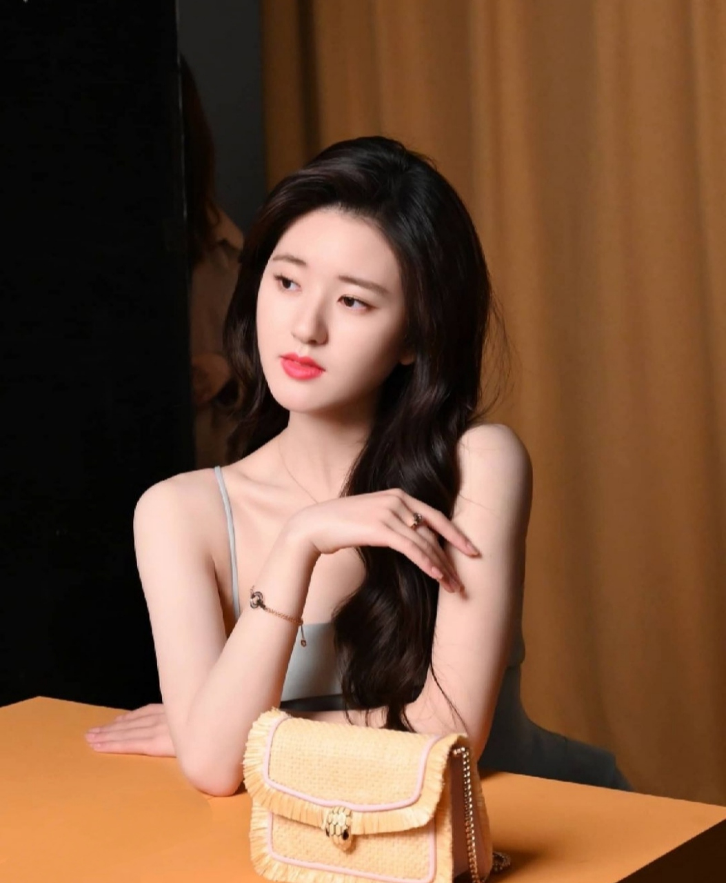 清纯可爱的小仙女#赵露思# 俏皮灵动,时尚靓丽,仙气十足,闪耀夺目