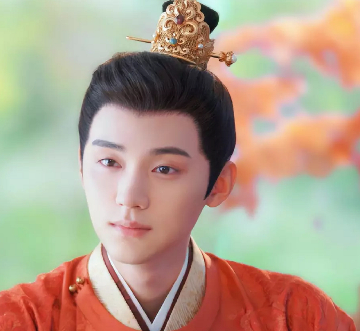 周翊然在《灼灼风流》中饰演少年帝王,爱而不得 .