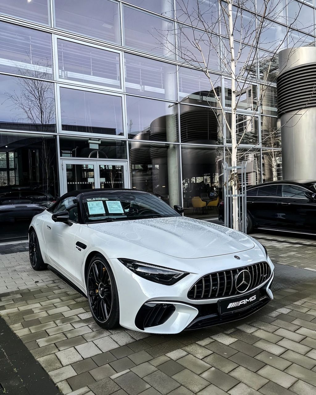 《粉丝兄弟评论想看的车型系列》 奔驰sl63水泥灰的外观配色 内心很