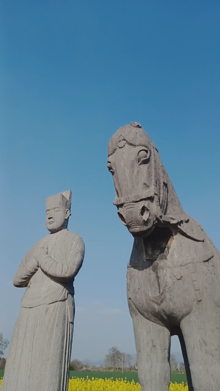 最近目睹了北宋皇陵,看到那里的石像生,宏伟壮观,栩栩如生.
