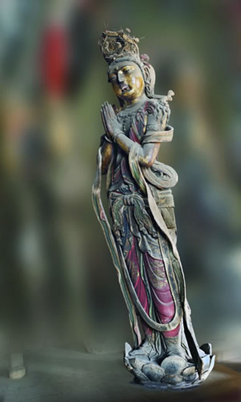 "东方维纳斯在哪?"老张一进大同华严寺,便打听"华严一宝"的少女菩萨.