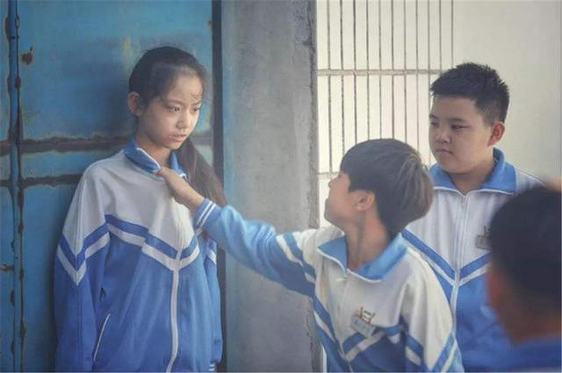 昨天在新闻上看到疑似一名中学女生遭受校园霸陵!