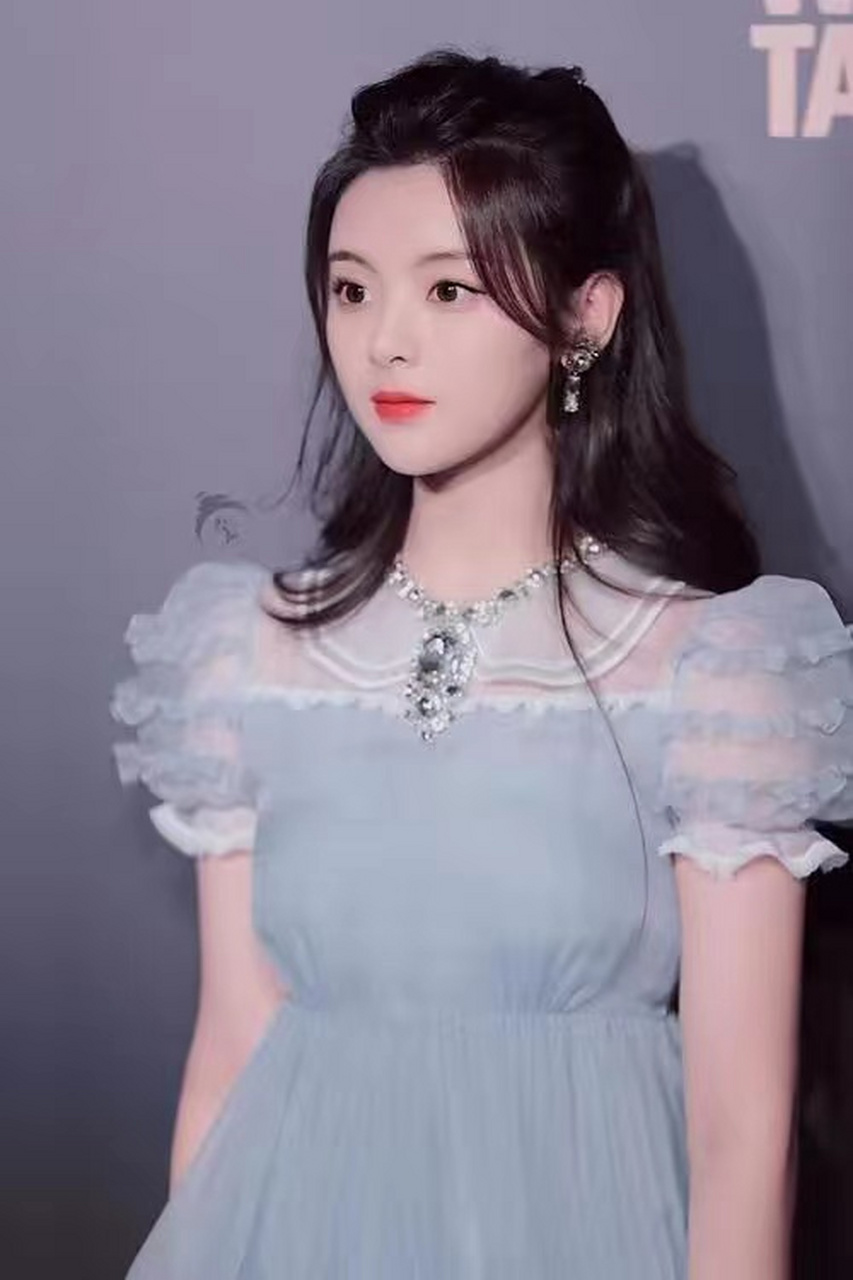 2,黄子韬收藏古董,就是觉得买回来摆在家里,能让家里很有年代感. 3.