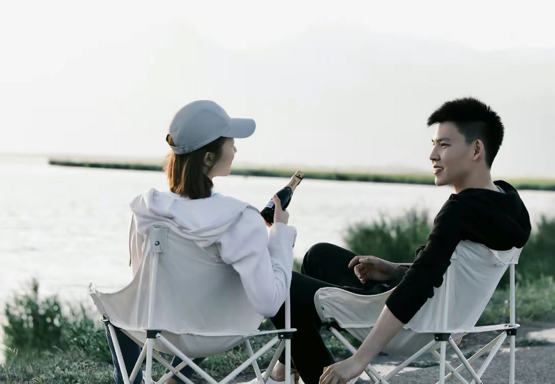 2023年6月10日,央视女主持人王嘉宁在其微博发帖宣布结婚,并晒出一组