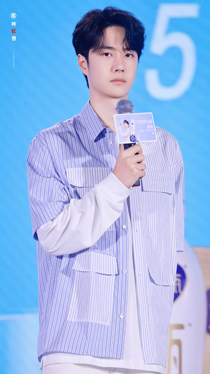 对比下来,纯甄活动现场的王一博有种格外清冷的气质 #王一博