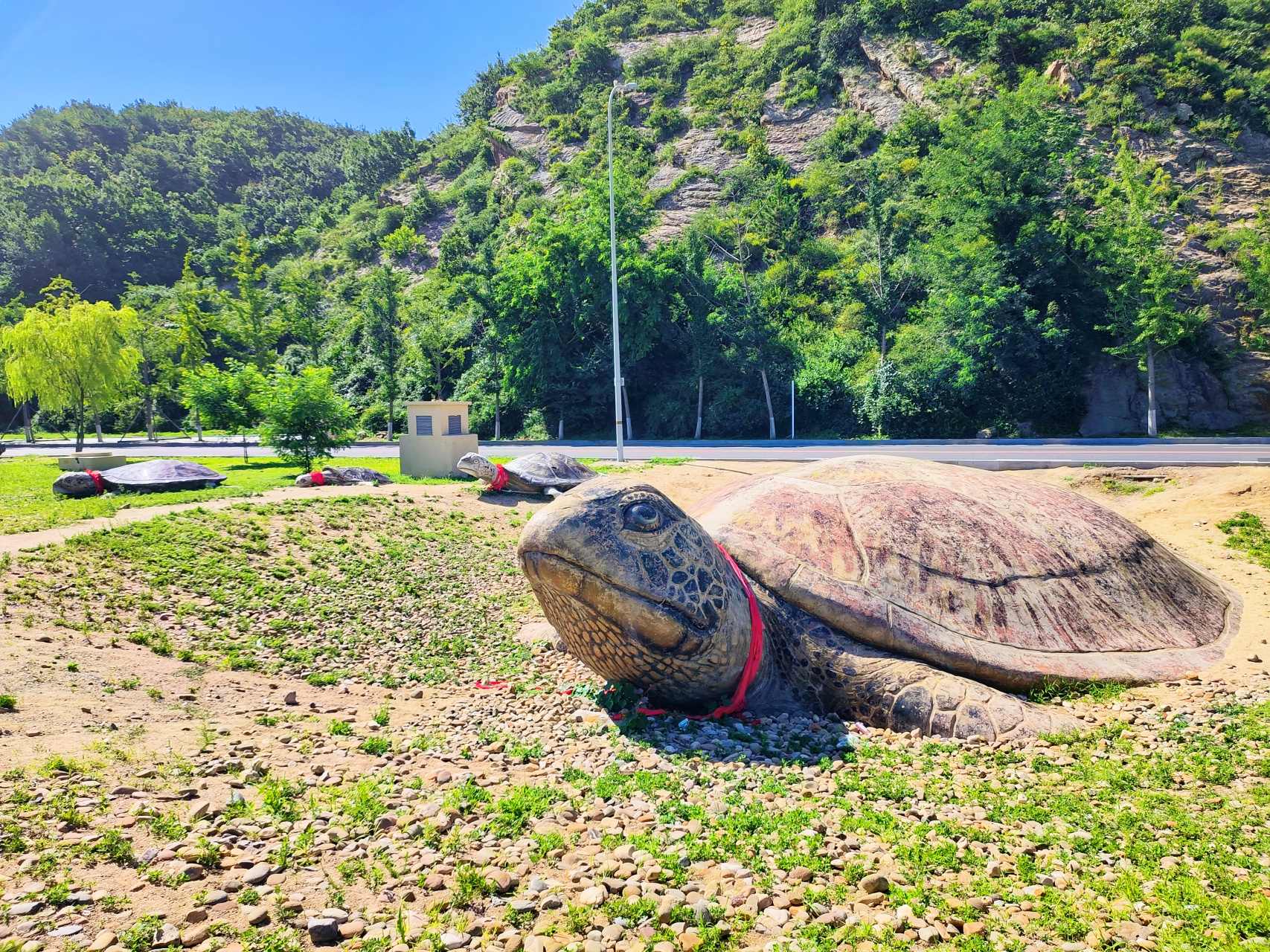 大连东海头海之韵的两个标志性建筑,大海龟还在,只是看不见大海里