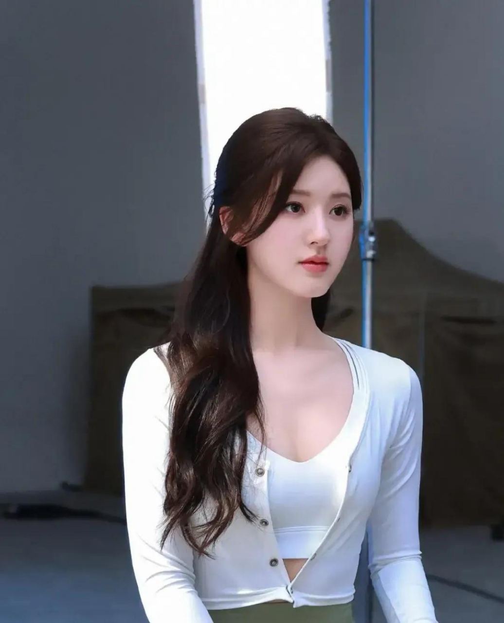 美女明星赵露思高清壁纸美图,貌美如花,绝色娇娃