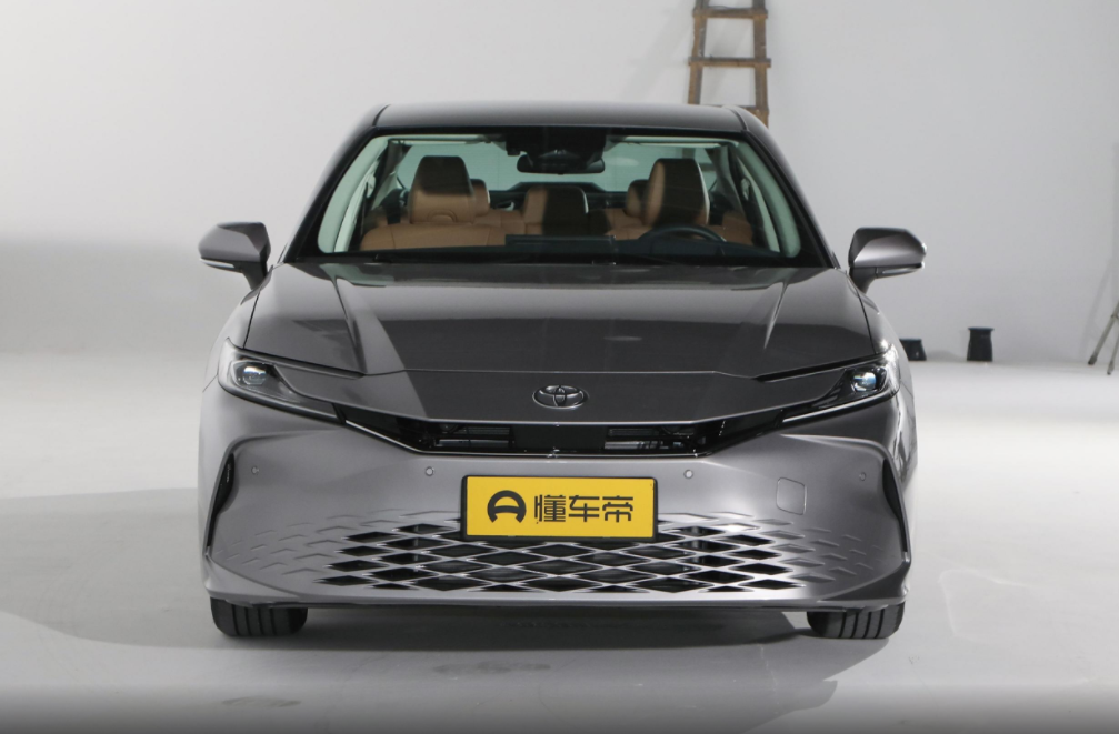 2024款丰田凯美瑞,官方指导价17.98万起,你觉得这个价格怎样?