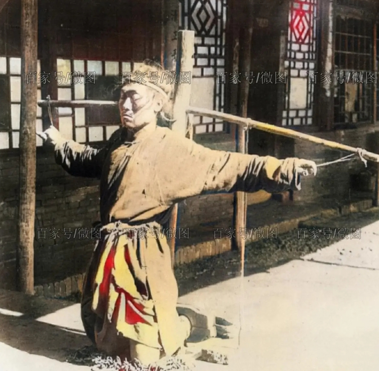 清朝刑罚"跪铁索".