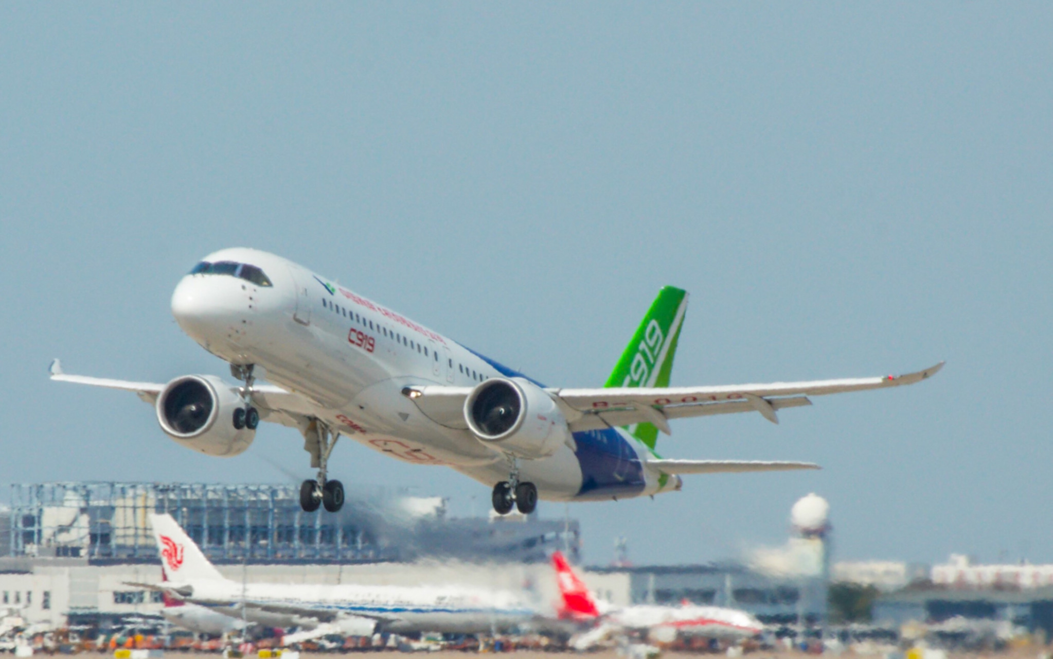 c919是中国自主研发的大型民用喷气式飞机,是中国追求创新与发展的