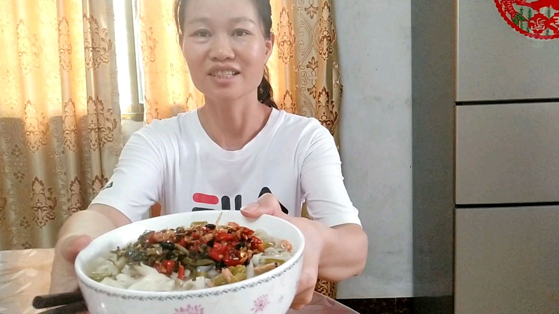 夏天不知道吃什么早餐,做碗好吃的面条配上自制的肉末辣辣太好吃