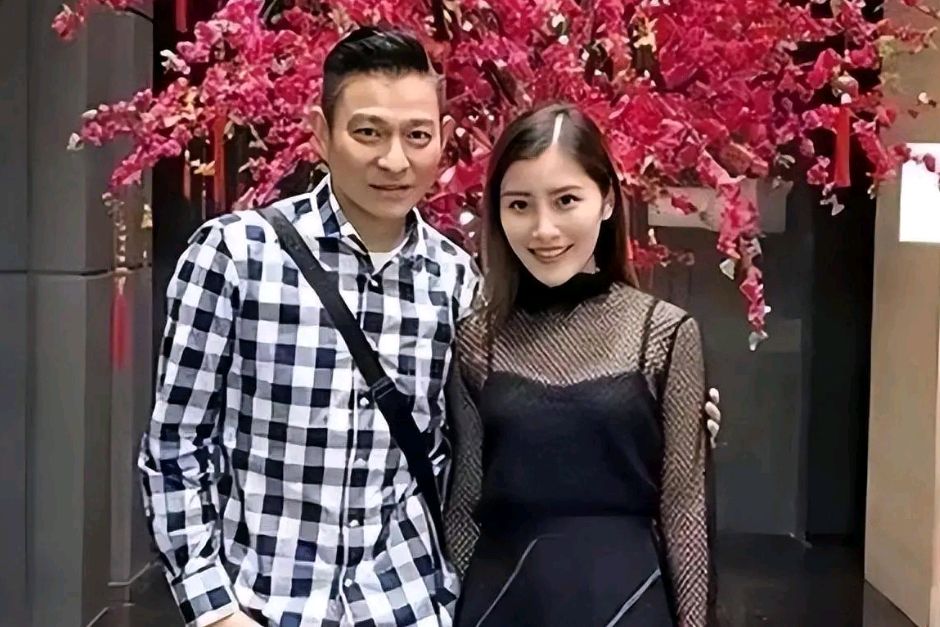 刘德华和他小姨子陈雪玲合照在网上流传,并理解华仔为何爱朱丽倩