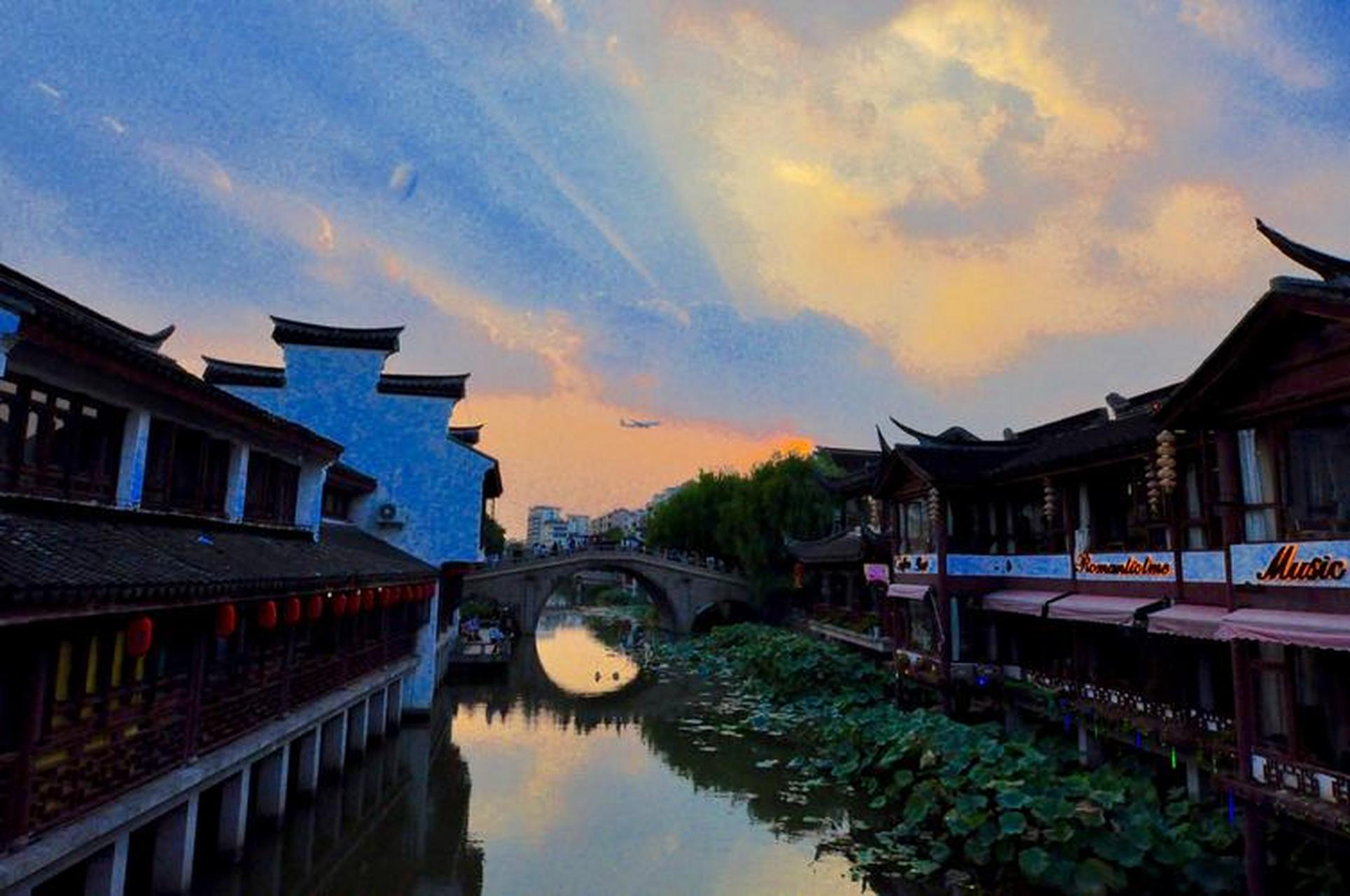 七宝古镇是离上海繁华闹市区最近的一个古镇,坐落在闵行区的漕宝路和