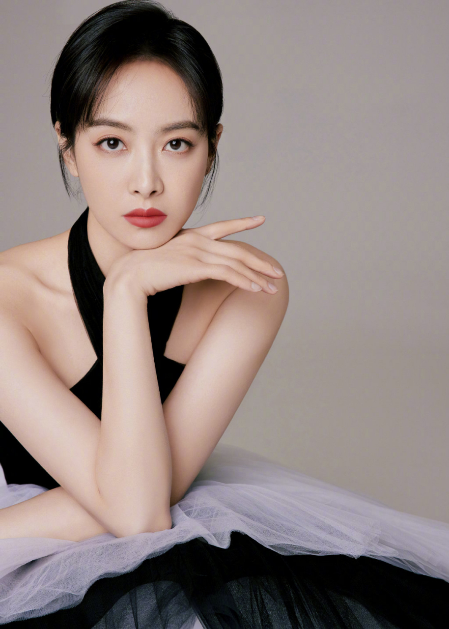 宋茜即将亮相中国梦我的梦网络视听年度盛典,一袭carolina herrera