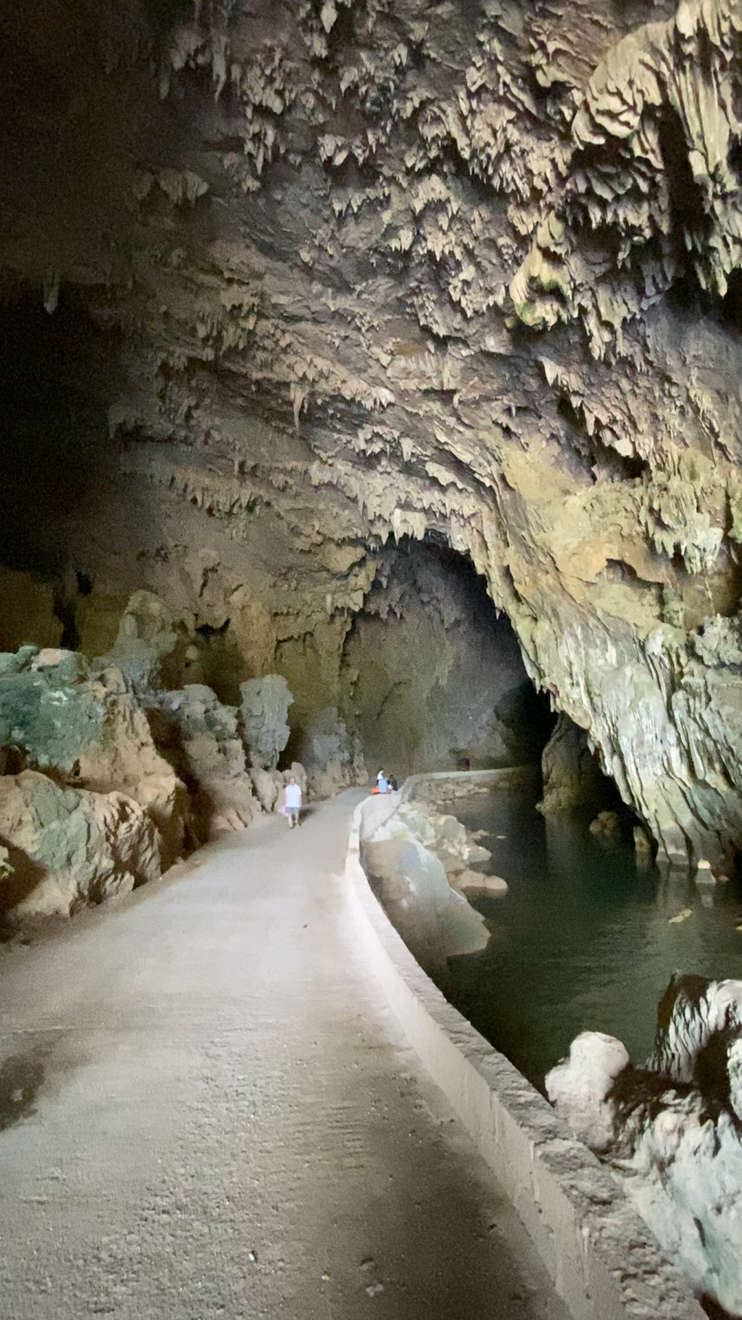 广西南宁,马山县敢挂洞洞内景象