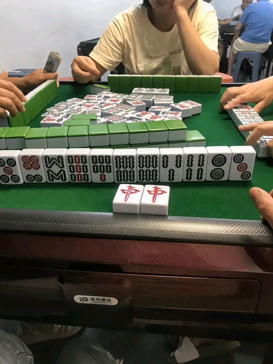 太输多了  晚上休息一下,可借口有事,避免再输,打麻将有时候会输很多