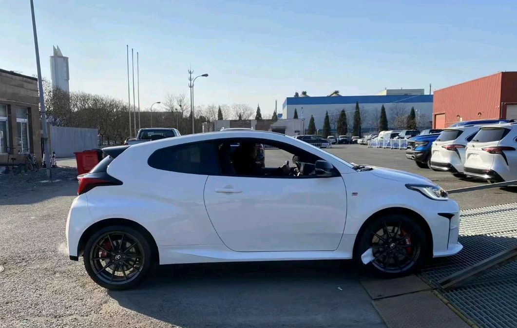 丰田雅力士gr"即将登场",赛车风格,1.6t 6速手动,双门更帅气