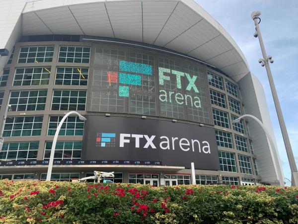 NBA库里也转发！电竞战队“TSM FTX”冠名影片出炉，热火队球场正式挂上FTX Arena