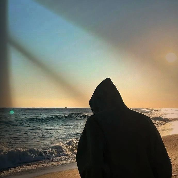 远离世俗的男生头像