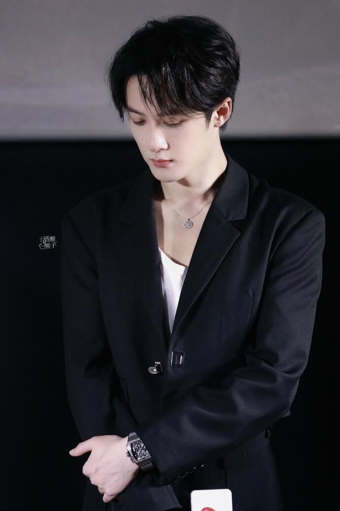 看了檀健次的活动生图,终于知道优雅"贵公子"长什么样了