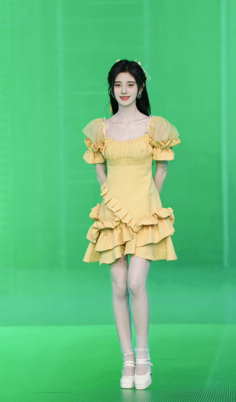 小鞠的腿可真好看,爱死了,想抱着