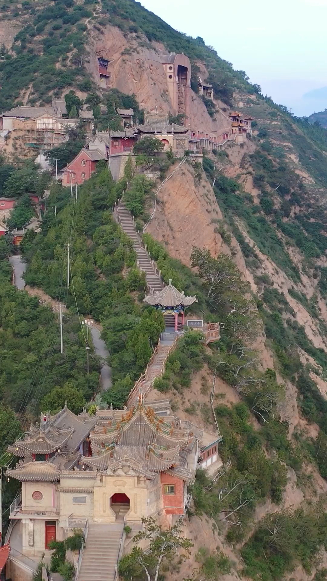 大象山石窟始建于北魏经历四个朝代三百多年