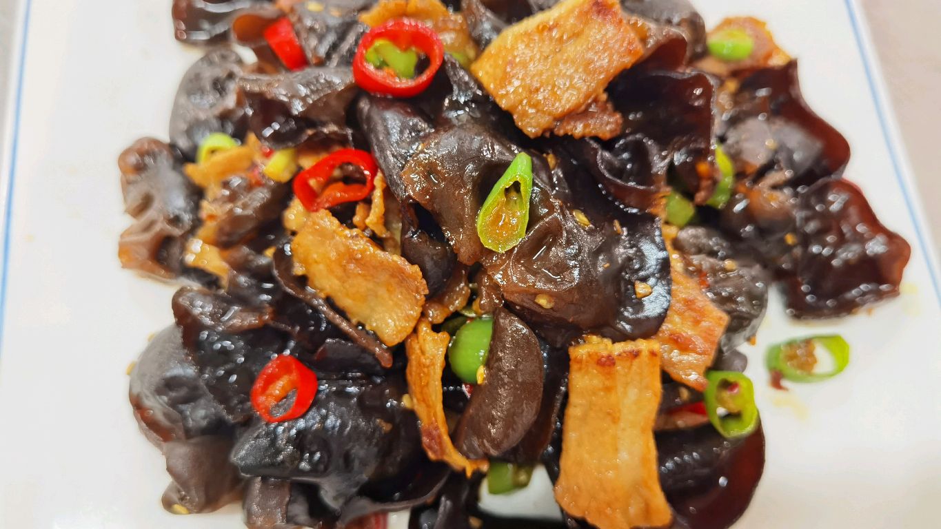 木耳到底怎么做才好吃,大厨分享家常做法,操作简单又下饭