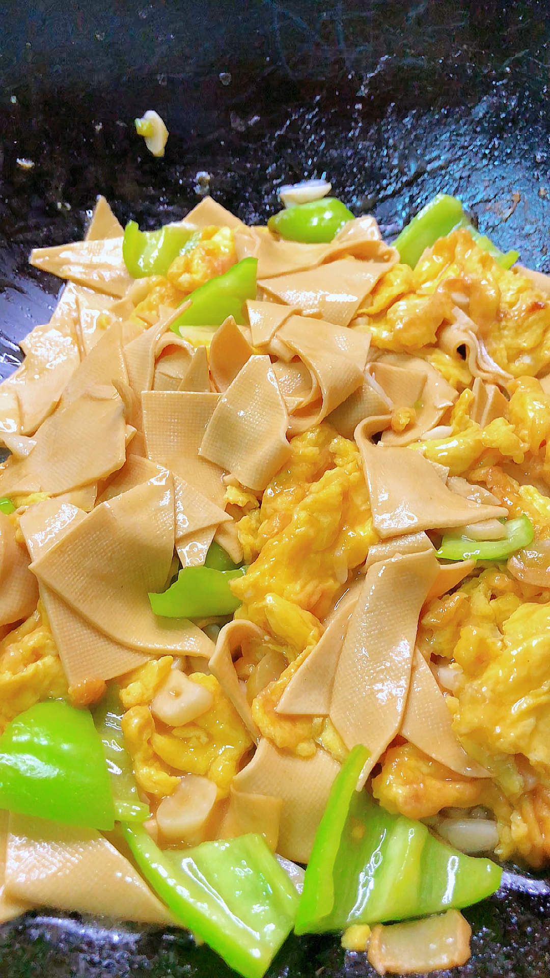 尖椒鸡蛋炒干豆腐,好吃下饭做法简单-度小视