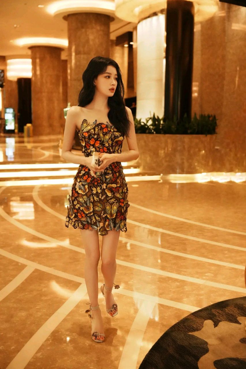 孙怡蝴蝶抹胸礼服短裙造型#娱乐大赏# #一眼沦陷# #惊艳瞬间