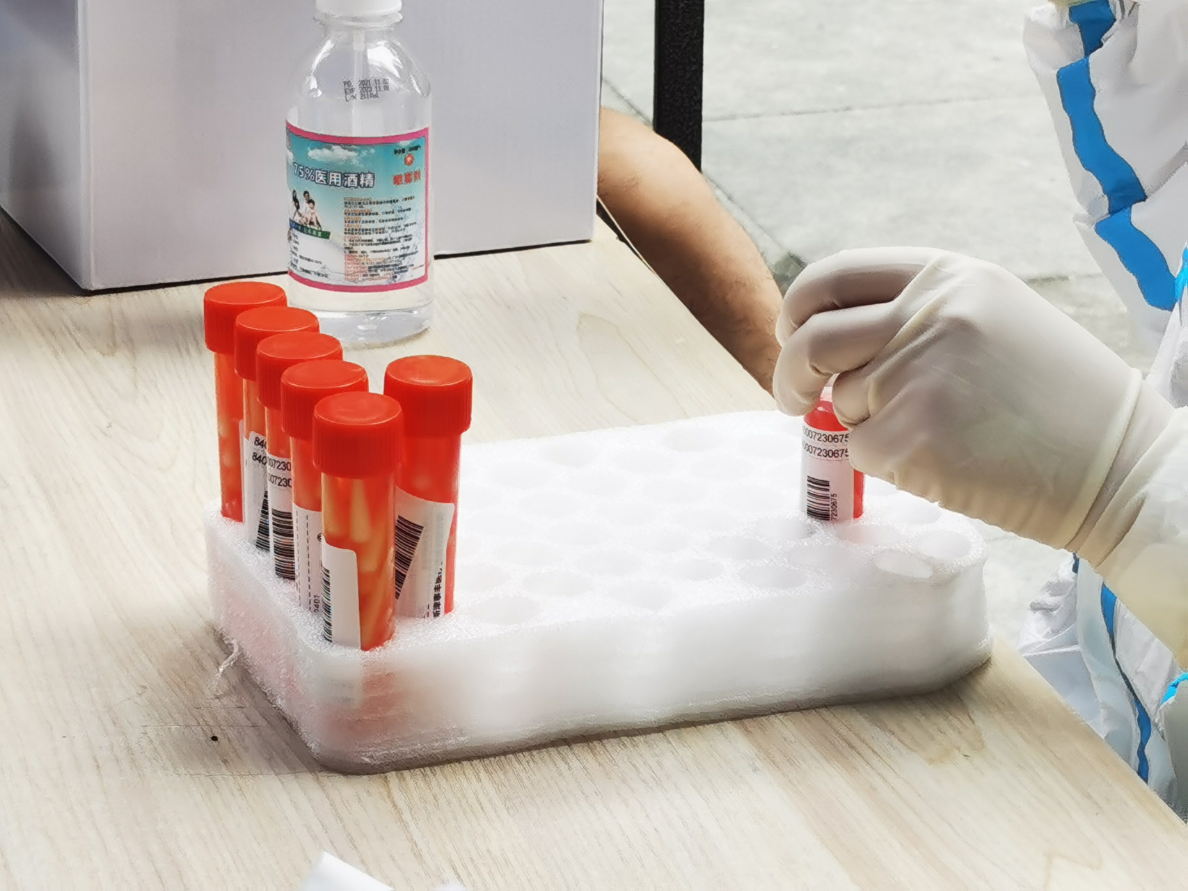 具体明天会有免费核酸检测吗,工作人员回答:不知,毕竟疫情防控是根据