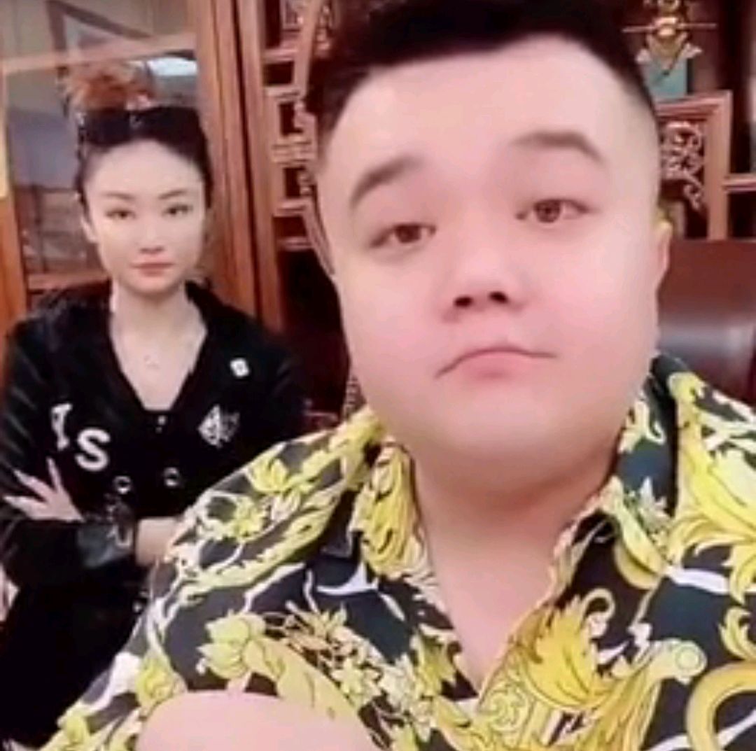 亿人健哥公开新恋情,女友出镜!刘二狗吐槽官方不公平被打压了!