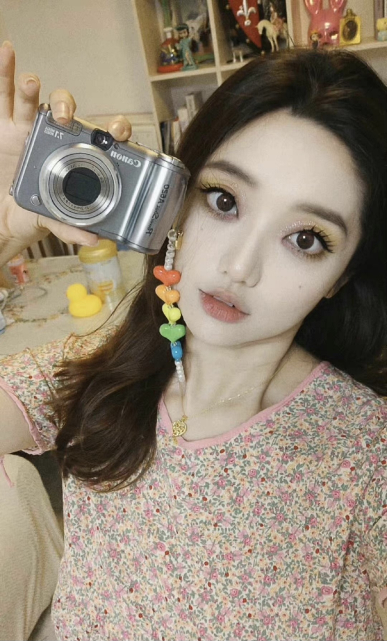 热榜之我见# 曾在电视剧《快乐星球》里,扮演"冰柠檬"的演员张兆艺