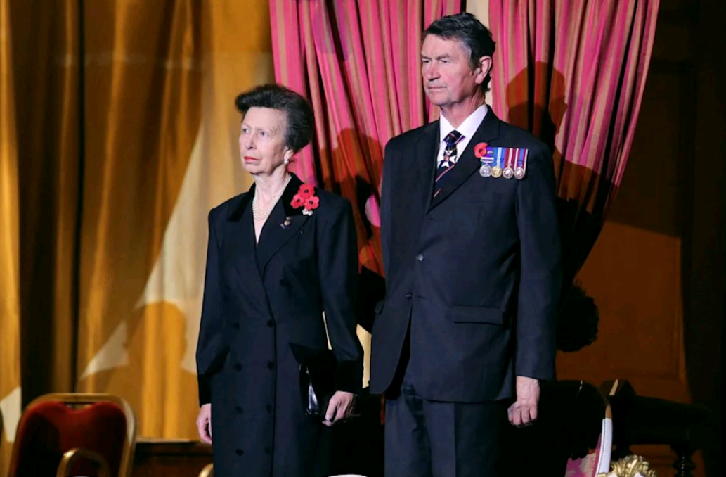 安妮公主与丈夫圣诞贺卡照被曝,传递美好祝福,彰显幸福爱情