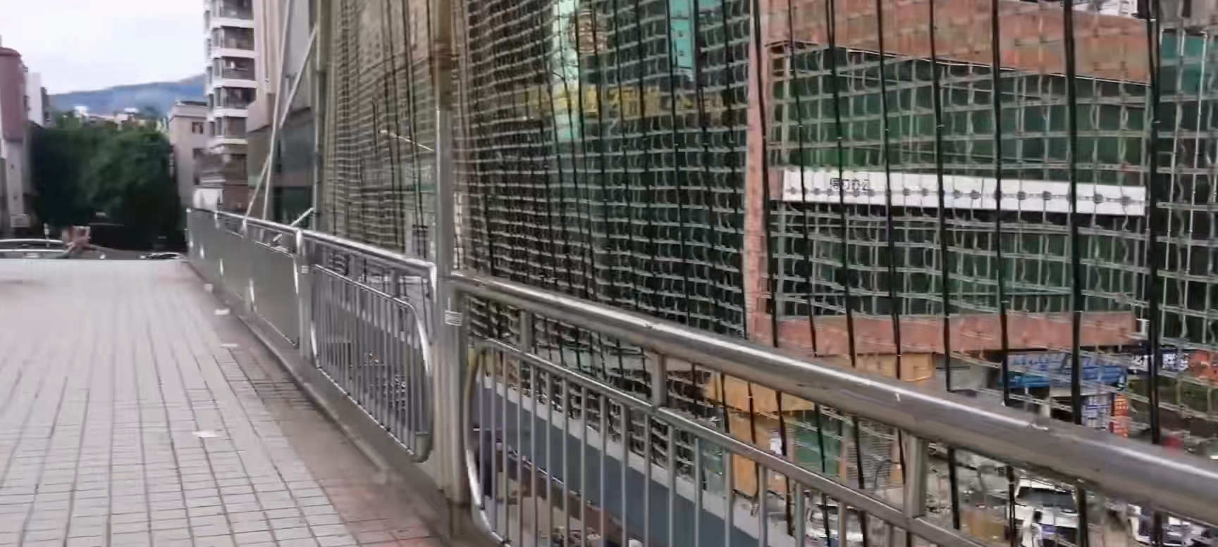 东莞的樟木头镇有一座天桥,打工人的记忆之桥