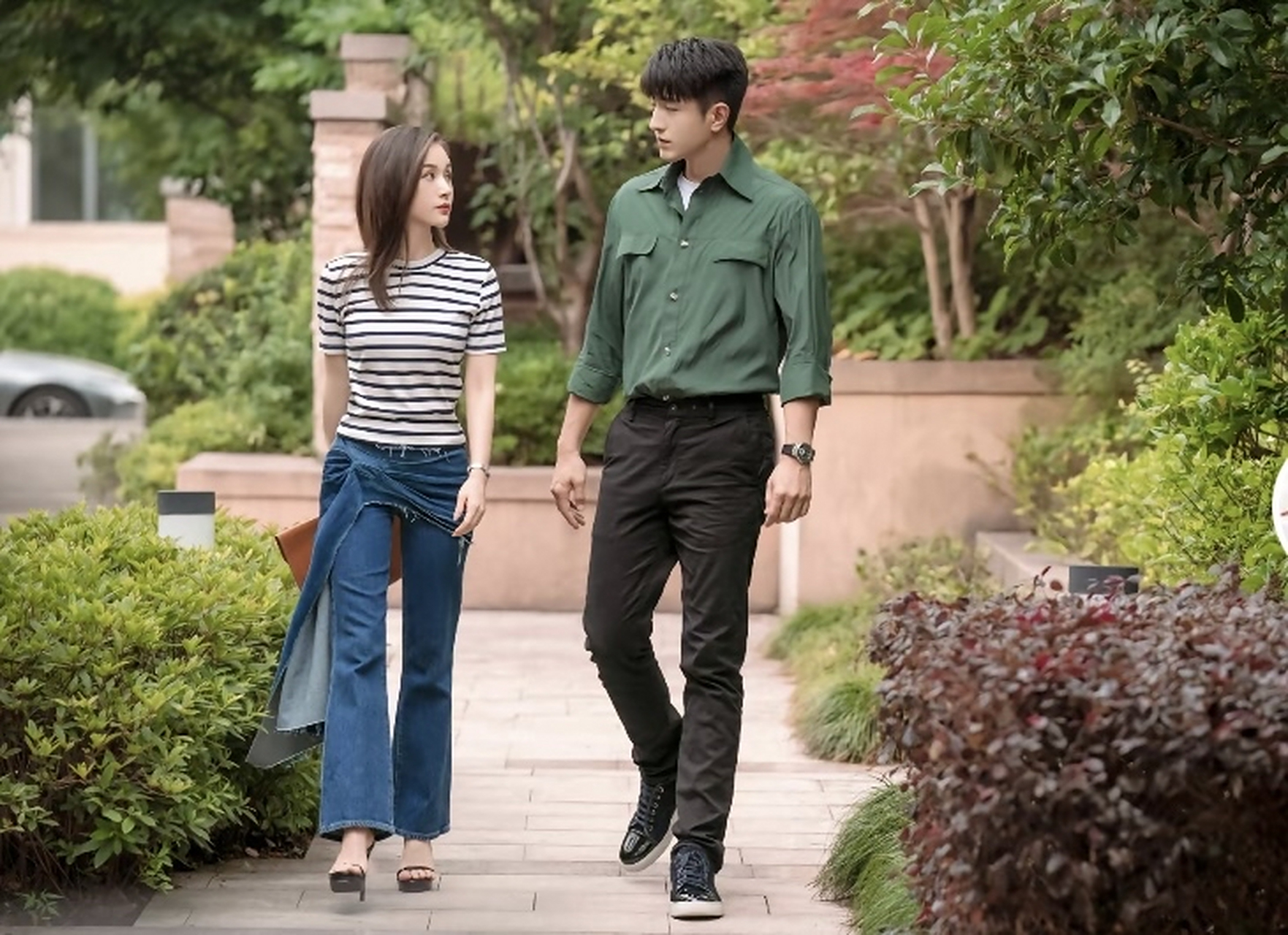 《甜小姐与冷先生》定档5月8号,讲述了身兼数职的孟好恬(王子文 饰)在