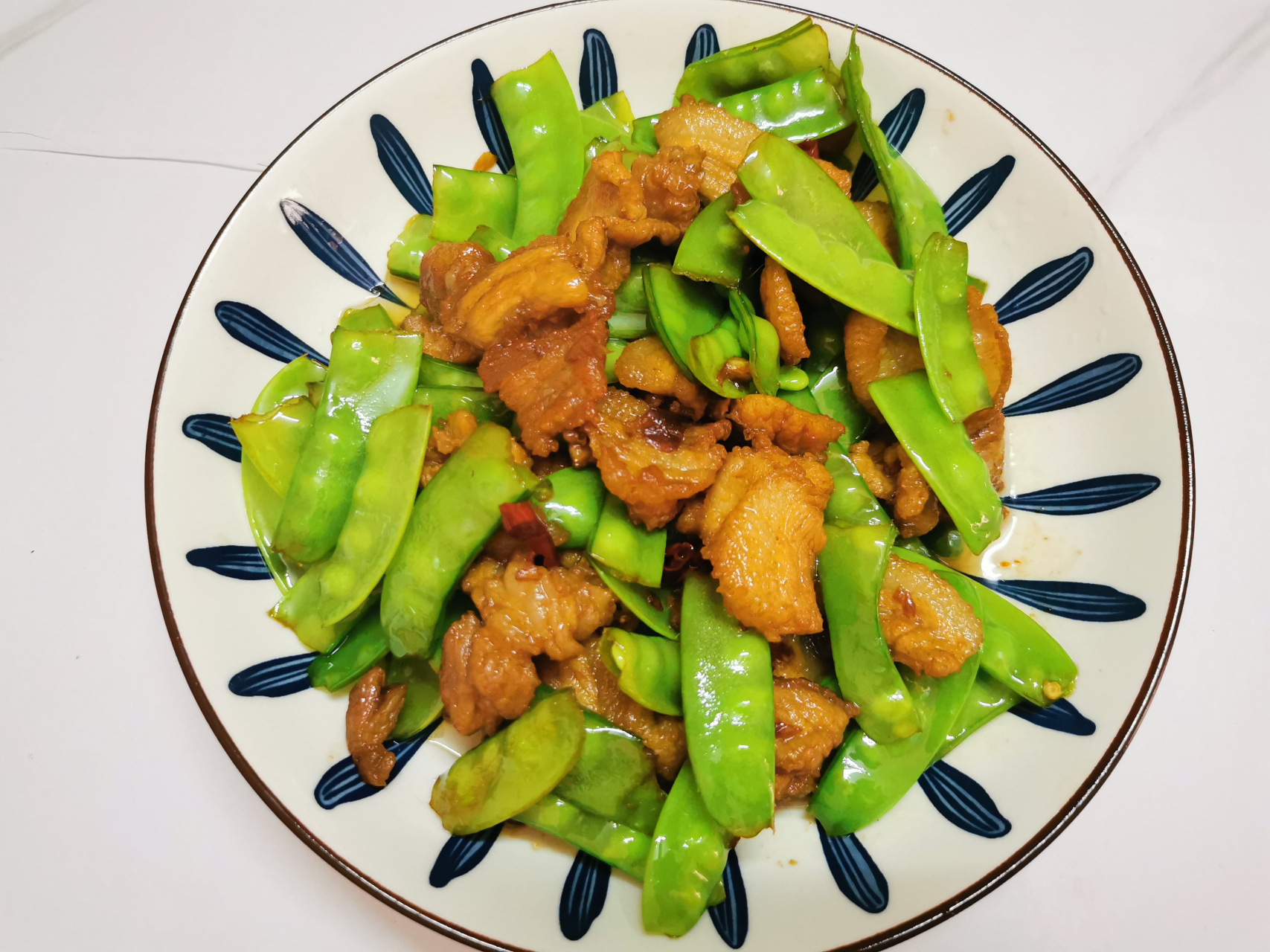 只要给我一盘荷兰豆炒肉,我能吃三碗大米饭.