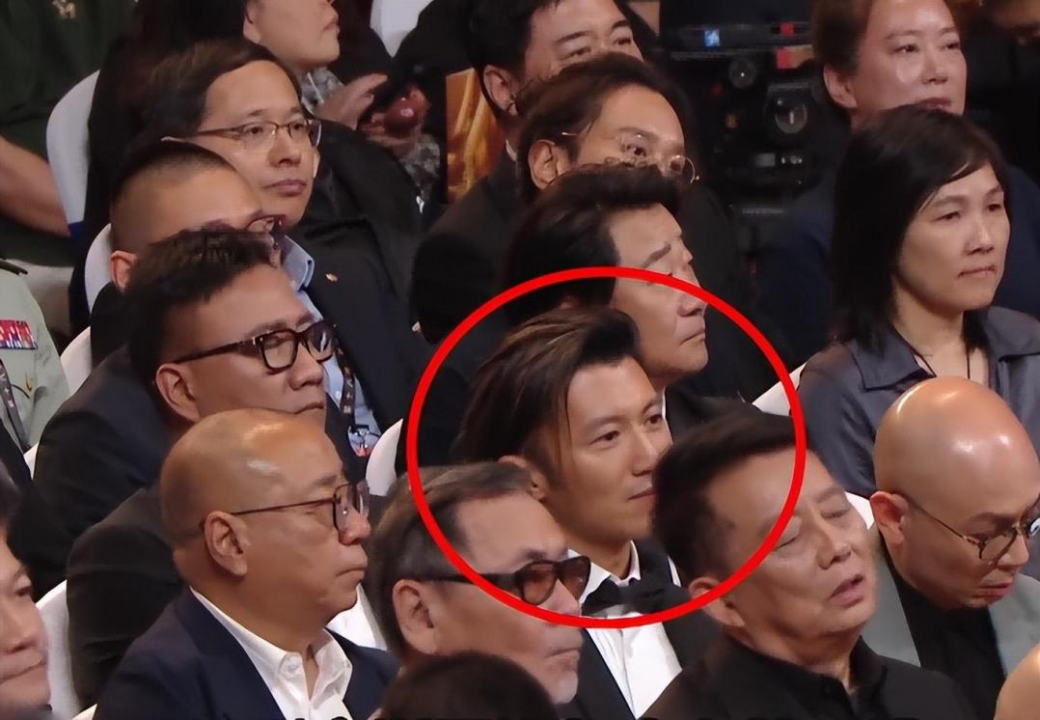 成龙没说错,43岁"白发"的谢霆锋,炸出了多少"快餐艺人"?