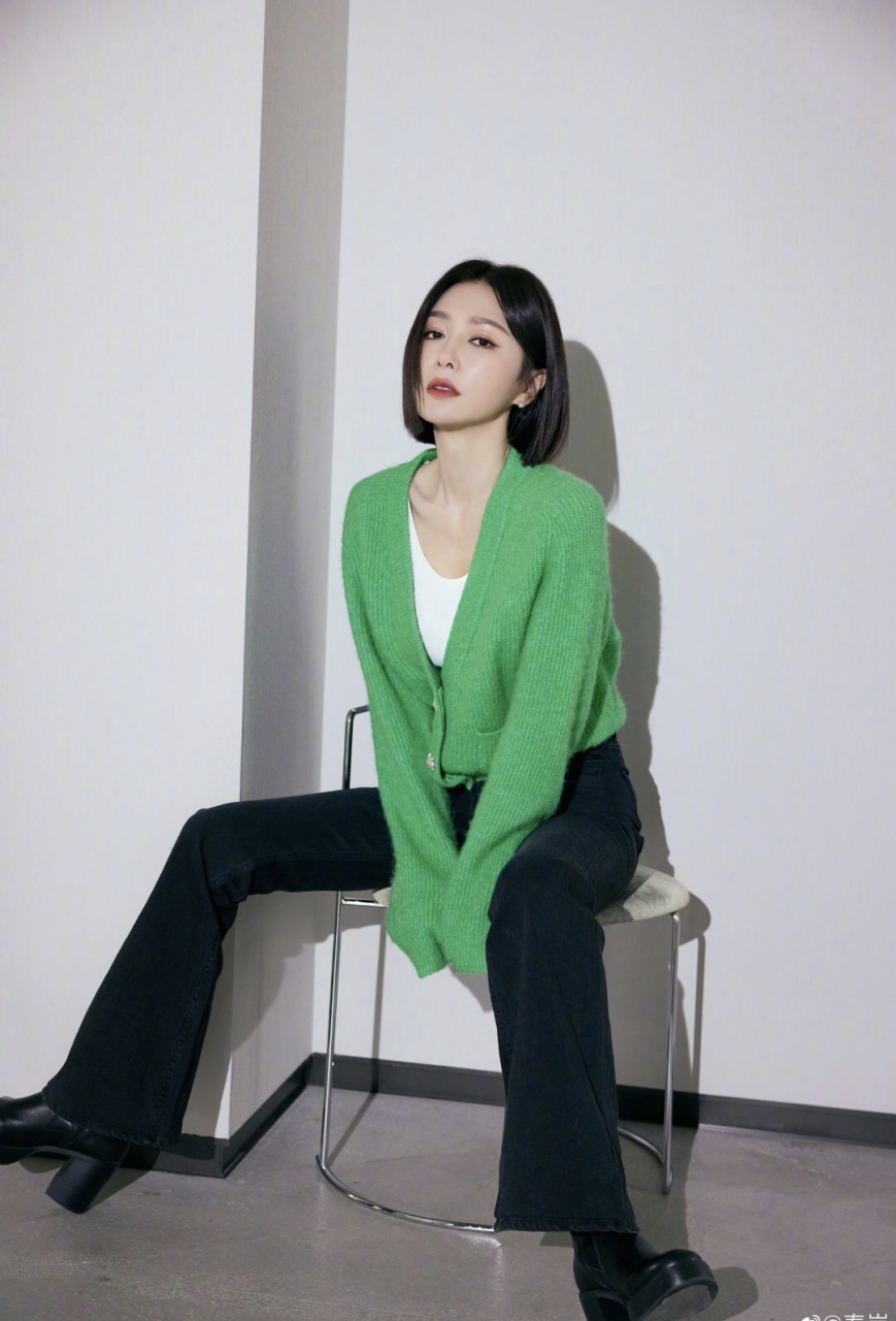 想不到今年秦岚在春晚演小品,还挺成功,《上热搜了》.#秦岚